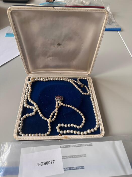 Collier di perle in oro bianco.jpeg